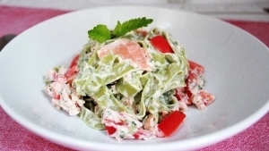 Line kocht: Gr&uuml;ne Pasta mit Lachs-Minz-So&szlig;e | Line kocht | Was is hier eigentlich los?