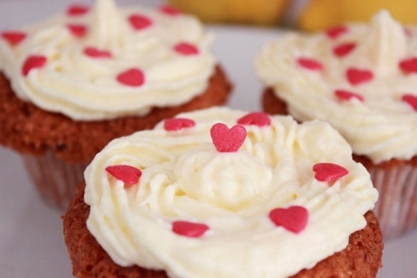 Line-backt_Mandel-Zitronen-Cupcakes - 01