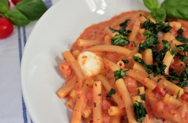 Line-kocht_One-Pot-Pasta-mit-Tomate-Mozzarella-Sosse - 03