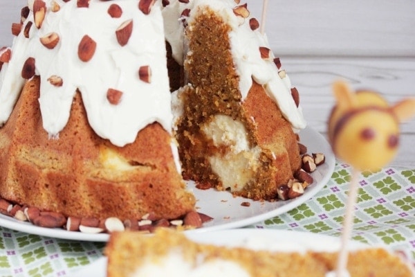 Line-backt_Moehren-Gugelhupf-mit-Cheesecake-Fuellung - 03