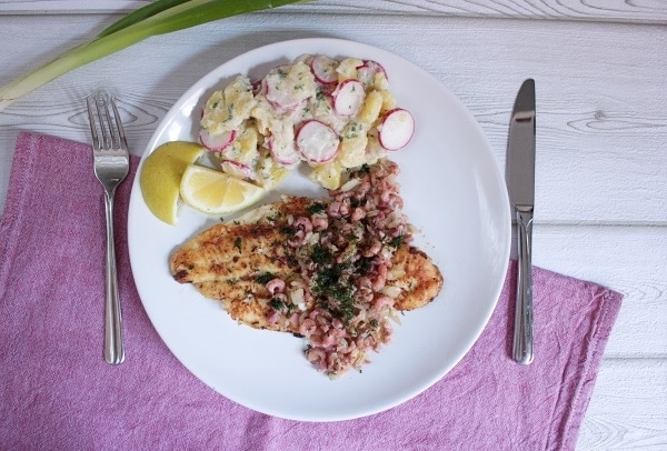 Line-kocht_Scholle-Finkenwerder-Art-mit-Radieschen-Kartoffel-Salat - 01