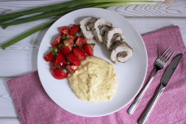 line-kocht_puteninvoltini-mit-thymian-polenta-und-tomatensalat-01