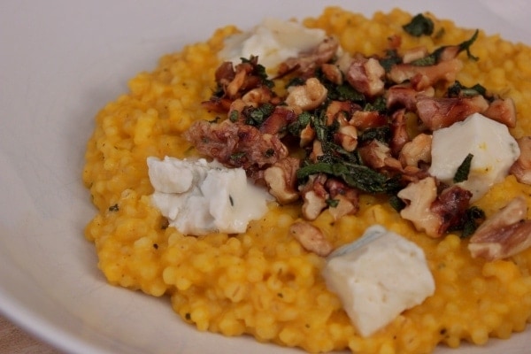 line-kocht_kuerbis-graupotto-mit-salbei-walnuss-butter-und-gorgonzola-02