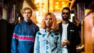 Yellow Claw feat. Rochelle - Light Years | Awesome | Was is hier eigentlich los?