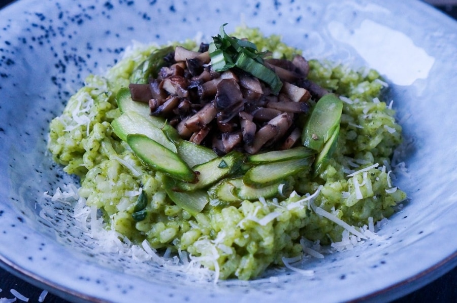 Würziges Bärlauch-Risotto mit Champignons und grünem Spargel | Was is ...
