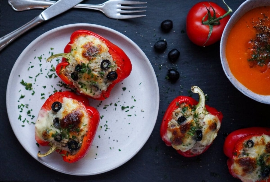 Gefüllte Paprikaschoten mit Reis, Hack und Oliven | Was is hier ...