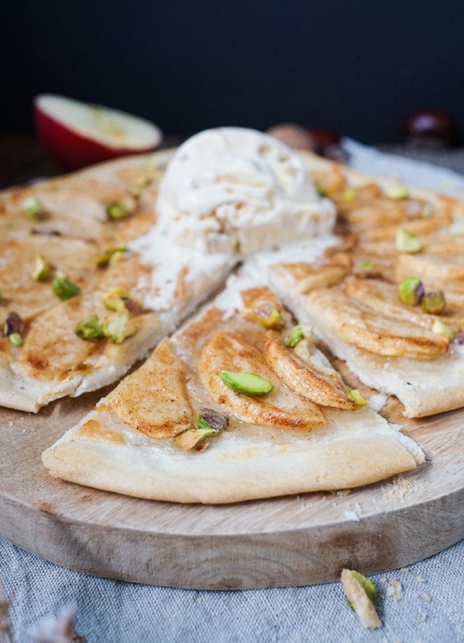 Line backt süßen Flammkuchen mit Äpfeln und Zimt Line backt süßen Flammkuchen mit Äpfeln und Zimt