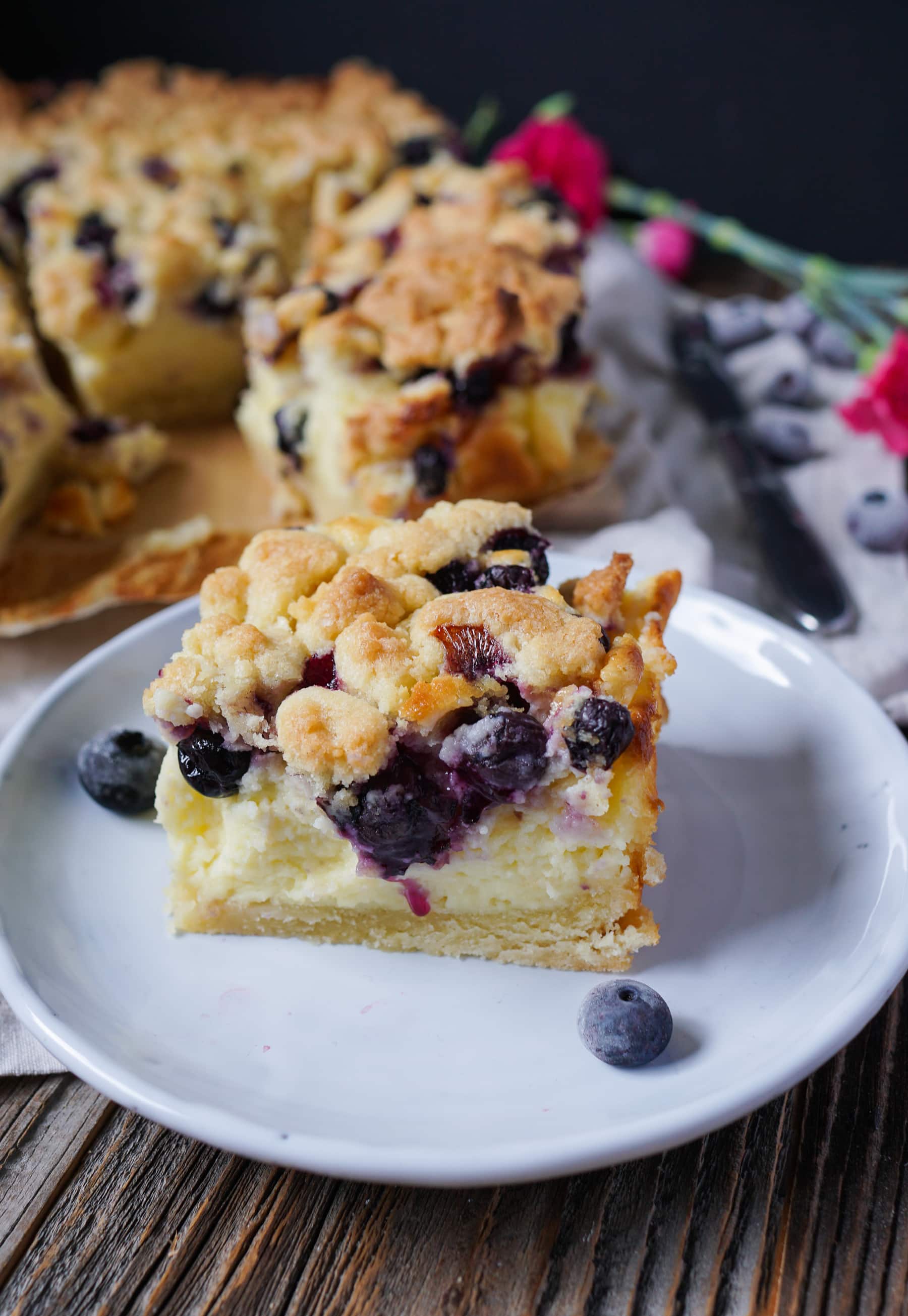 Cremiger Käsekuchen mit Blaubeeren und Streuseln | Was is hier ...