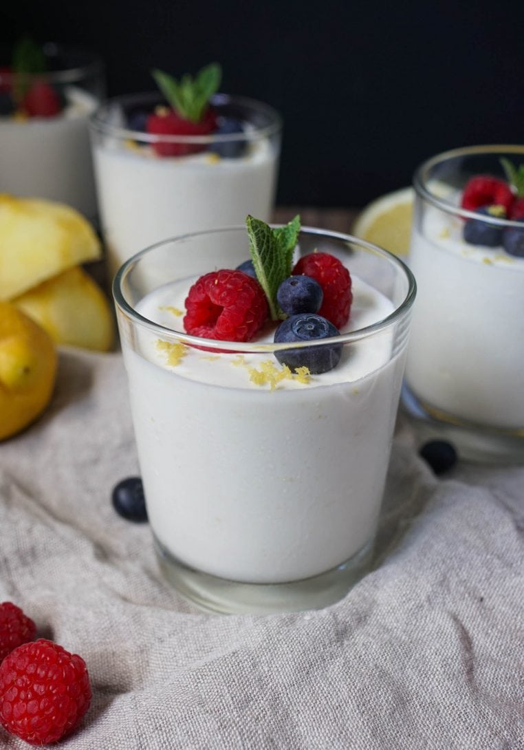 Leichte Zitronen-Quark-Creme mit Beeren - Was is hier eigentlich los