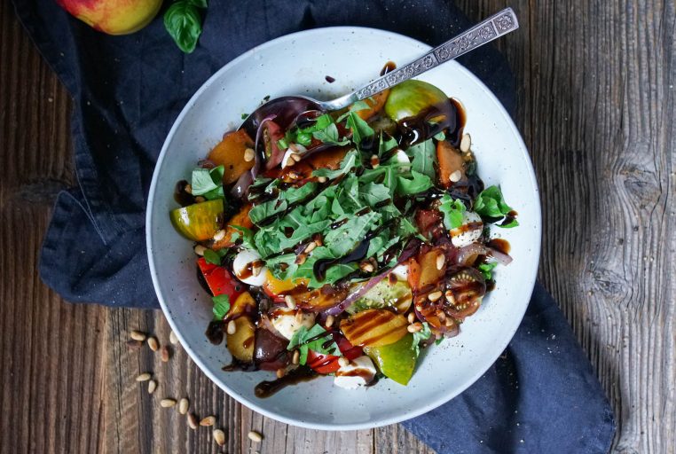 Nektarinen-Tomaten-Salat mit Mozzarella - Was is hier eigentlich los