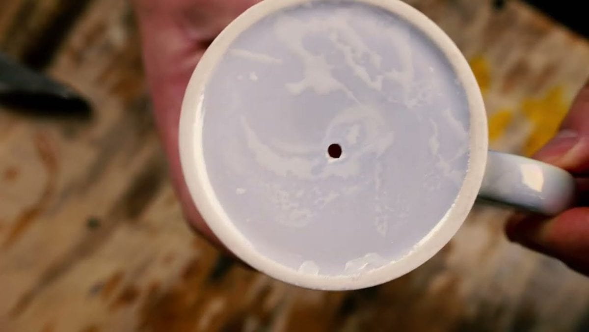 Wie man ein Loch in eine Tasse bohren kann - Was is hier eigentlich los