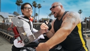 Mit einem biomischen Arm beim Arm Wrestling schummeln | Gadgets | Was is hier eigentlich los?