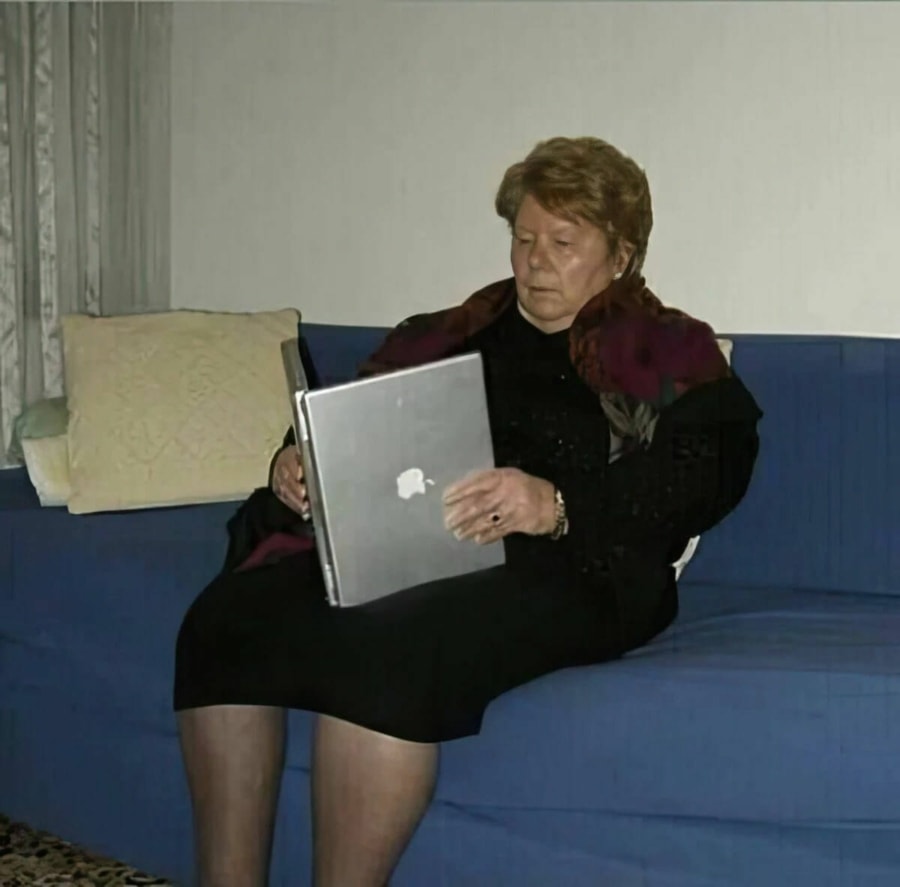 Ach, deswegen hei&szlig;t das MacBOOK | Lustiges | Was is hier eigentlich los?