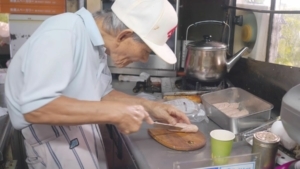 Ein 76-j&auml;hriger Japaner und sein Hot Dog-Gesch&auml;ft | Menschen | Was is hier eigentlich los?