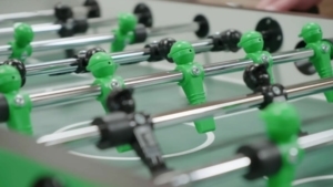 Wie man einen Tischkicker baut | Handwerk | Was is hier eigentlich los?