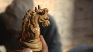 Wie Schachfiguren per Hand gemacht werden | Handwerk | Was is hier eigentlich los?