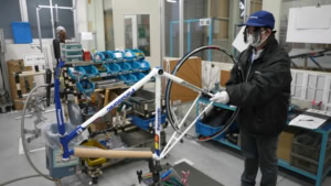 Wie bei Panasonic Fahrr&auml;der gebaut werden | Handwerk | Was is hier eigentlich los?