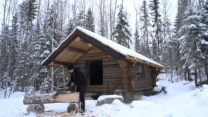 Erik Grankvist baut in 3 Jahren eine Holzh&uuml;tte im Wald | Handwerk | Was is hier eigentlich los?