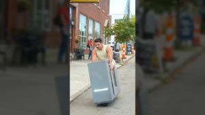 Wie man seinen E-Roller &bdquo;perfekt&ldquo; tarnt | Awesome | Was is hier eigentlich los?