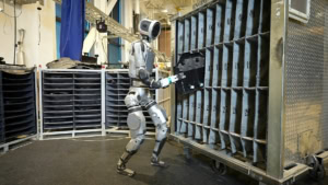 Wie der Roboter von Boston Dynamics mittlerweile am Arbeiten ist | Gadgets | Was is hier eigentlich los?