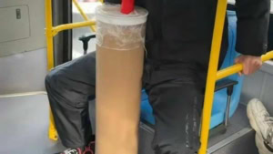 Der eine Typ, der die Bubble Tea-Industrie am Leben h&auml;lt | Lustiges | Was is hier eigentlich los?