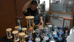 Wie eine Sanduhr von Hand gemacht wird | Handwerk | Was is hier eigentlich los?