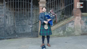 Stuart Smillie versucht in einer Stunde zu lernen, wie man einen Dudelsack spielt | Menschen | Was is hier eigentlich los?