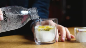 Kreative Arten Cocktail-Eis herzustellen | Essen und Trinken | Was is hier eigentlich los?