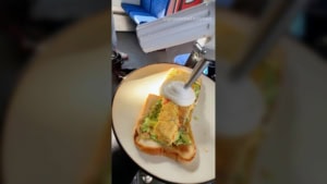 Ein Fr&uuml;hst&uuml;ck in der S-Bahn | Essen und Trinken, Lustiges | Was is hier eigentlich los?