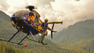 Wie Stromleitungen in Alaska verbaut werden | Handwerk | Was is hier eigentlich los?