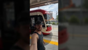 Mann gegen Stra&szlig;enbahn | Alltagsgeschichten | Was is hier eigentlich los?