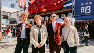 ROAST APPLE - GIVE IT A TRY | Musik | Was is hier eigentlich los?