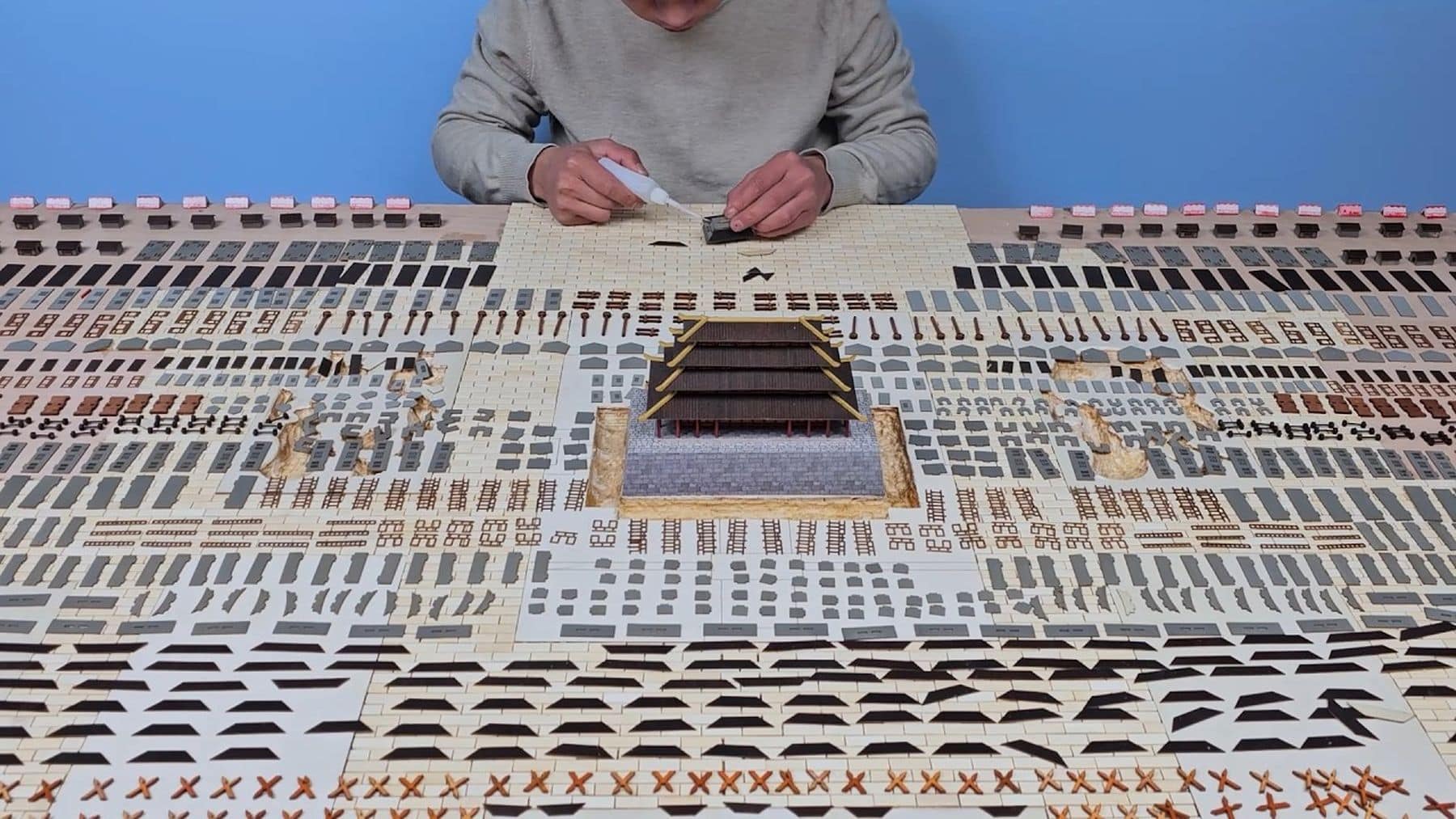 Nur der Aufbau eines Miniatur-Dorfes | Handwerk | Was is hier eigentlich los? Nur der Aufbau eines Miniatur-Dorfes | Handwerk | Was is hier eigentlich los?