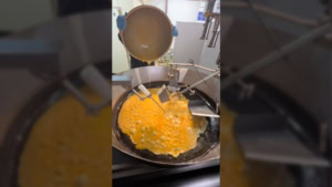 Wie man einen Apfel mit einem Schwert sch&auml;len kann | Handwerk | Was is hier eigentlich los?