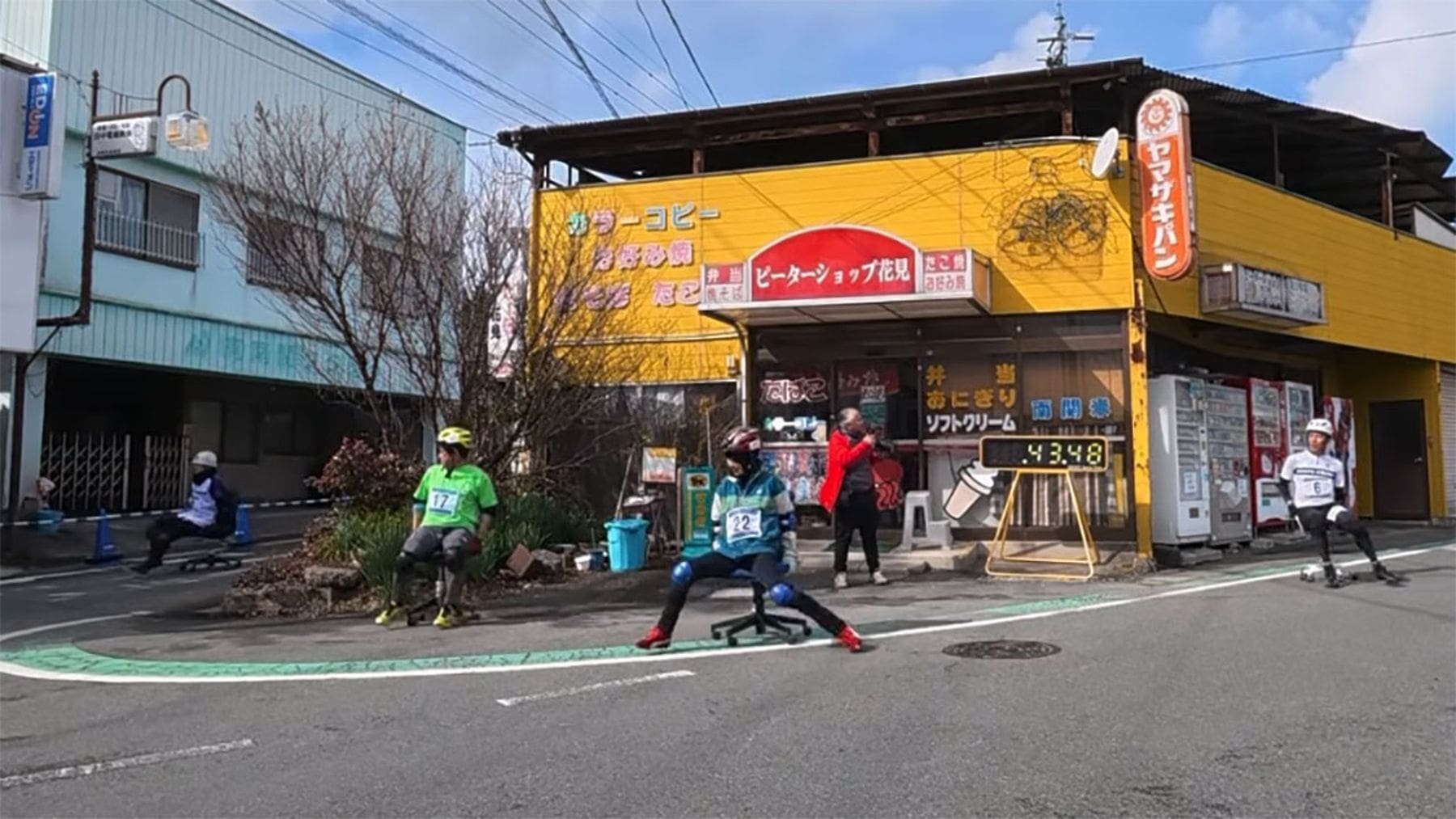 In Japan machen sie Wettrennen mit Burostühlen | Lustiges | Was is hier eigentlich los? In Japan machen sie Wettrennen mit Burostühlen | Lustiges | Was is hier eigentlich los?